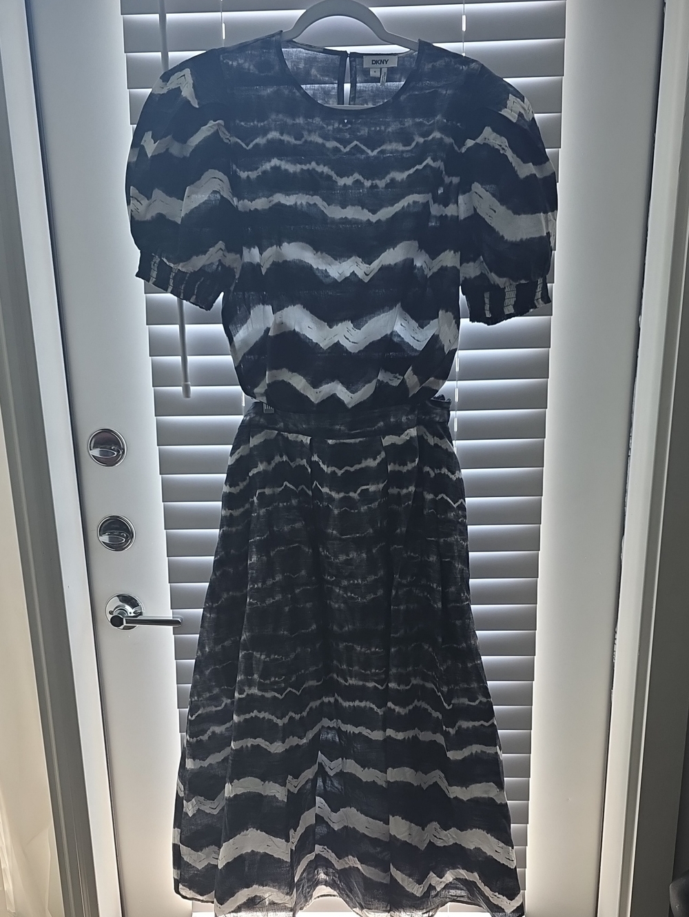 DKNY 2-Piece  Set Puff Sleeve Top & Midi Skirt Black White Wavy Chevron Size M